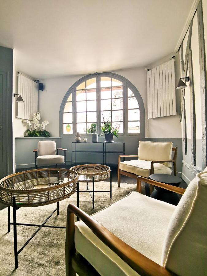 Logis Hotel & Restaurant Du Sauvage La Ferte-Gaucher Экстерьер фото