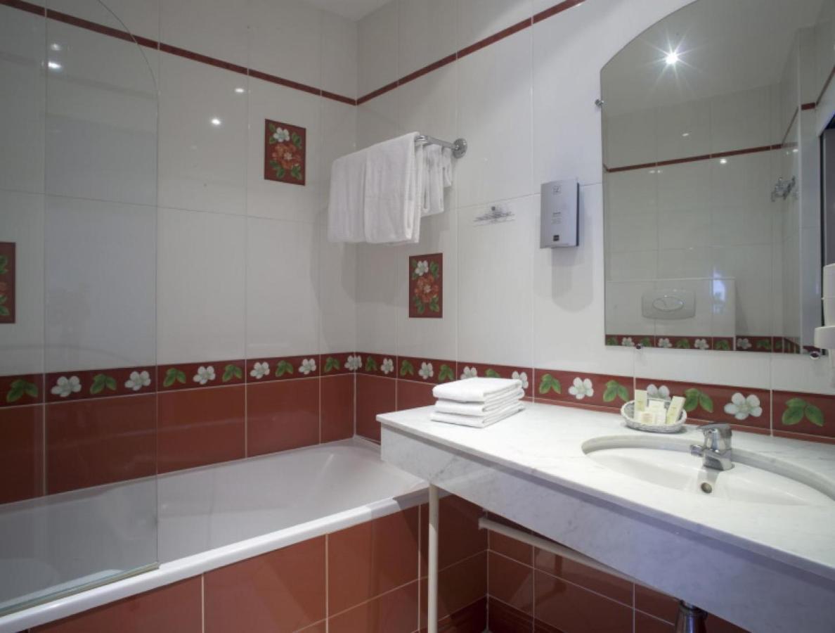Logis Hotel & Restaurant Du Sauvage La Ferte-Gaucher Экстерьер фото
