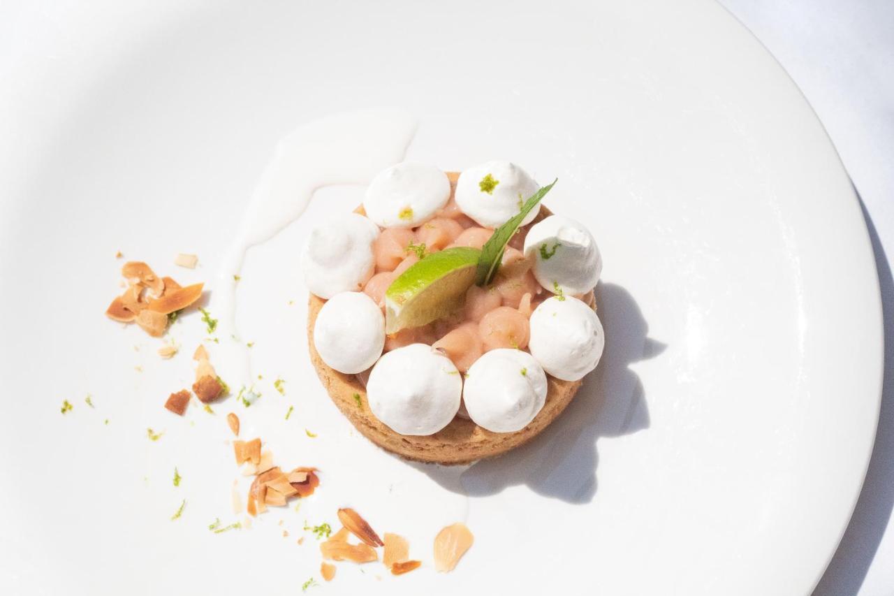 Logis Hotel & Restaurant Du Sauvage La Ferte-Gaucher Экстерьер фото