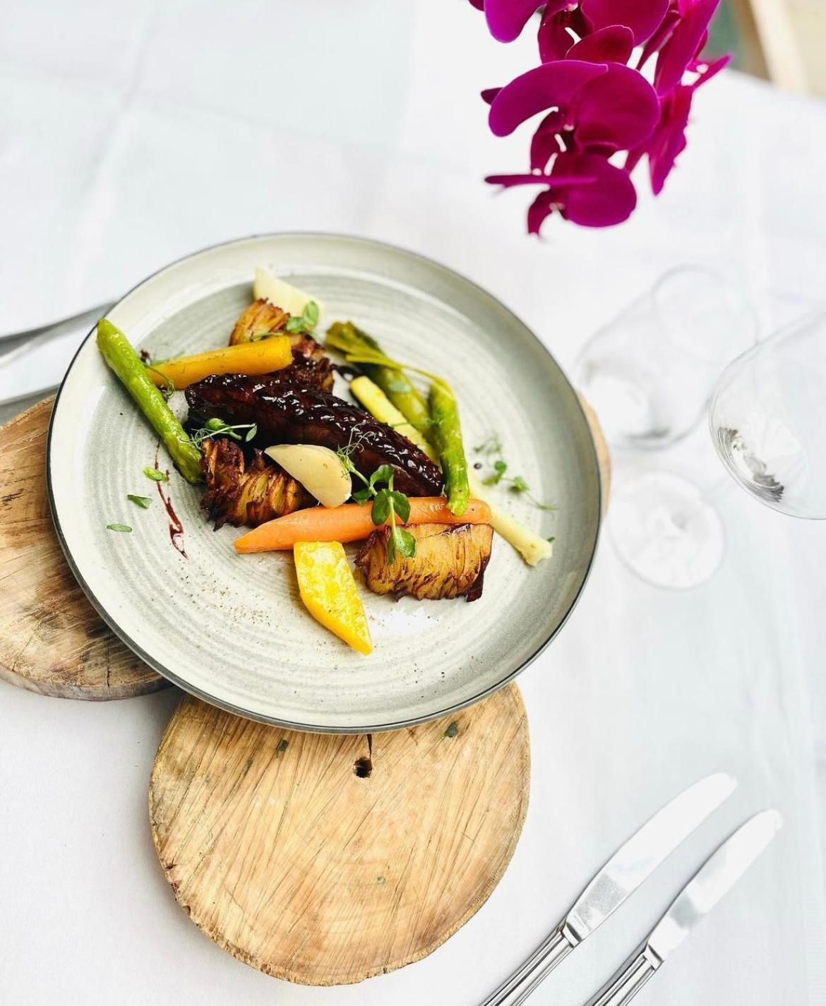 Logis Hotel & Restaurant Du Sauvage La Ferte-Gaucher Экстерьер фото