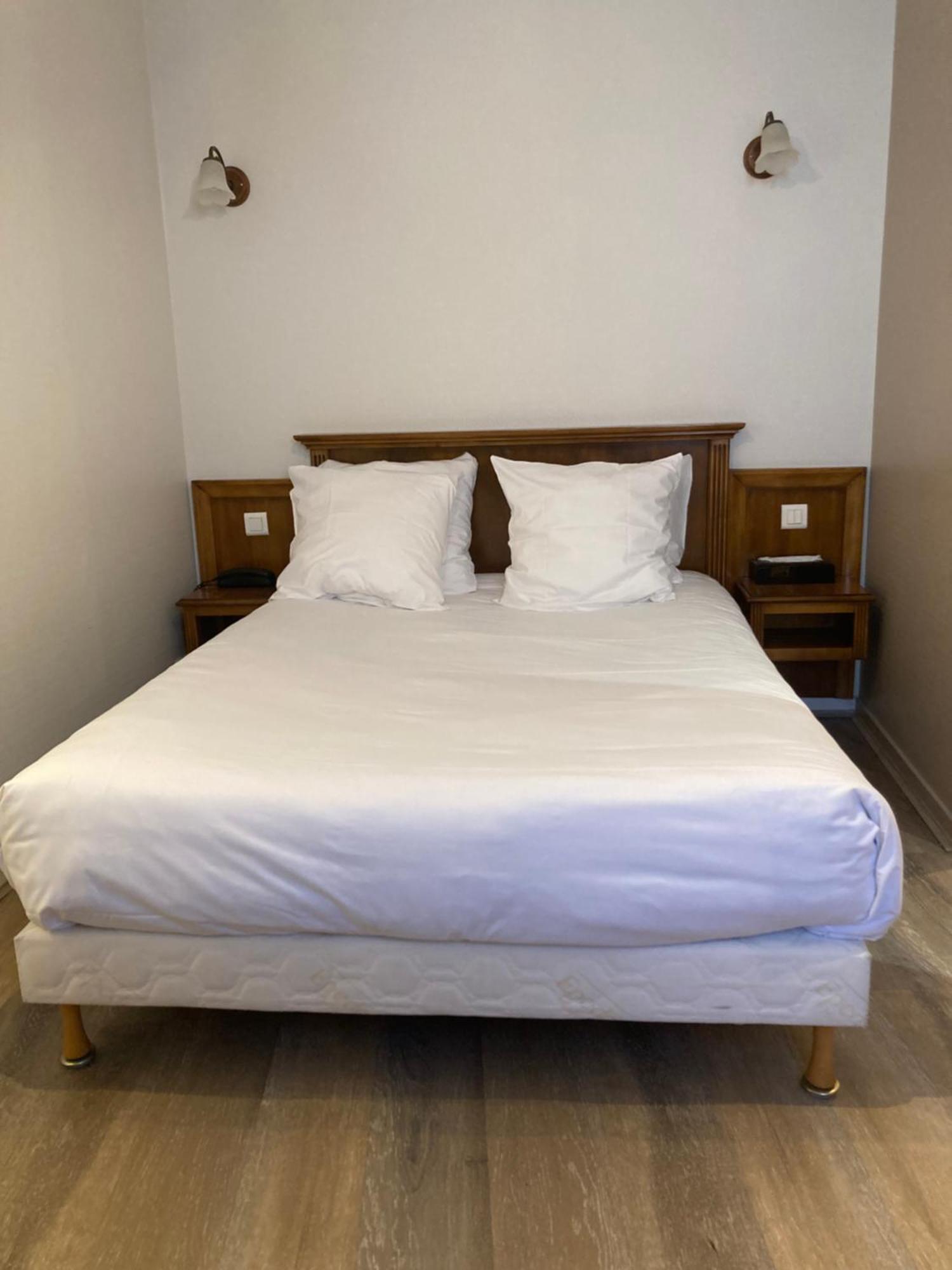 Logis Hotel & Restaurant Du Sauvage La Ferte-Gaucher Экстерьер фото