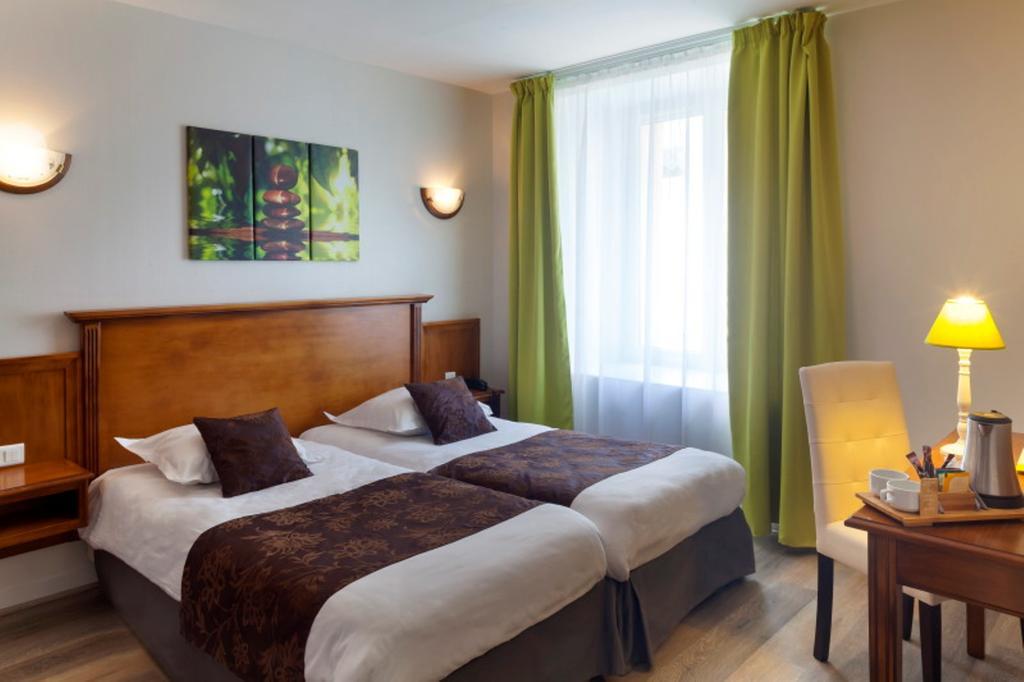 Logis Hotel & Restaurant Du Sauvage La Ferte-Gaucher Экстерьер фото